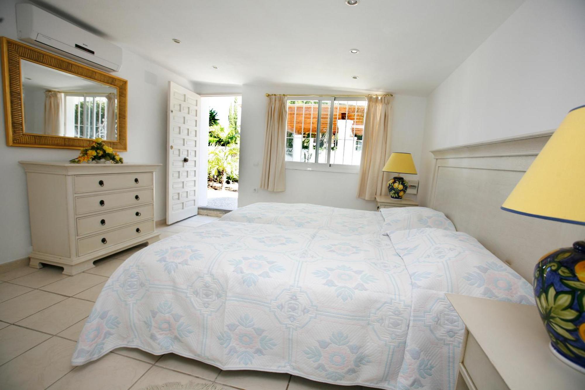 Exclusive Villa Las Palmeras Puerto Banus With Heated Private Swimming Pool, Marbella, Spain Extérieur photo
