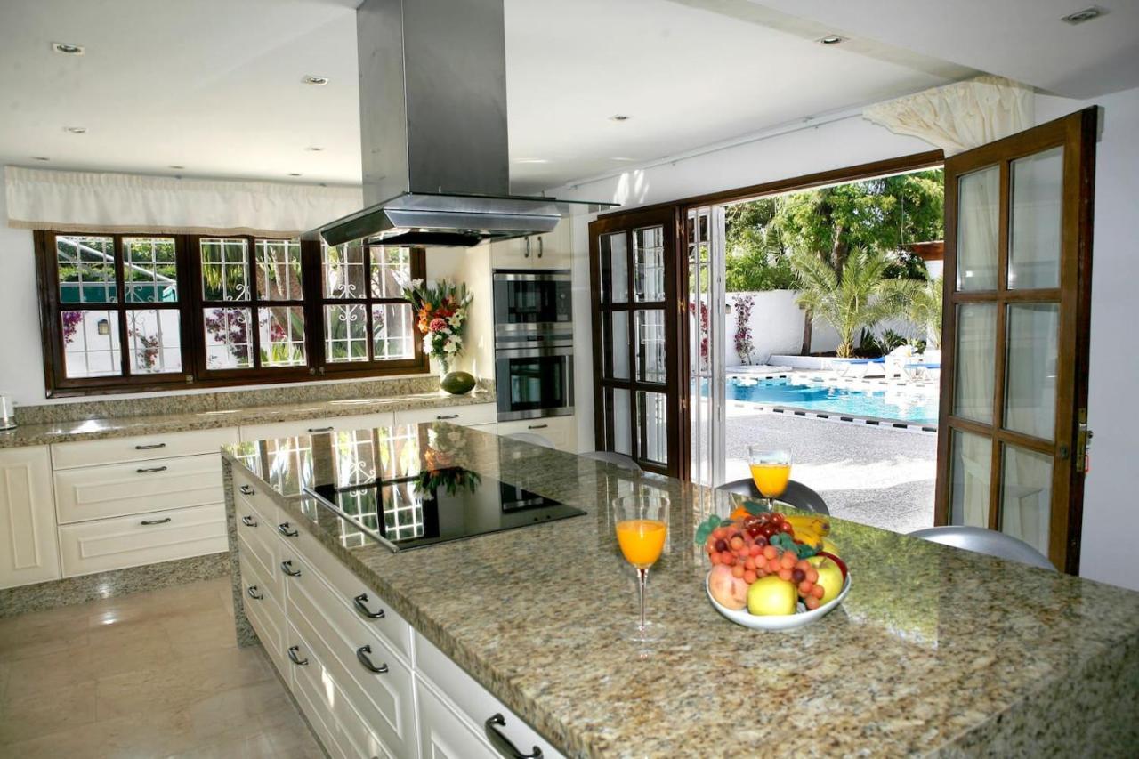 Exclusive Villa Las Palmeras Puerto Banus With Heated Private Swimming Pool, Marbella, Spain Extérieur photo