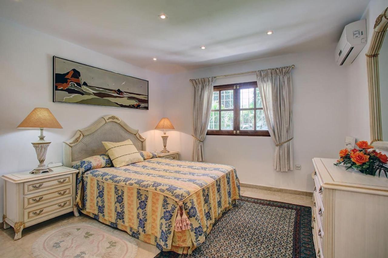 Exclusive Villa Las Palmeras Puerto Banus With Heated Private Swimming Pool, Marbella, Spain Extérieur photo