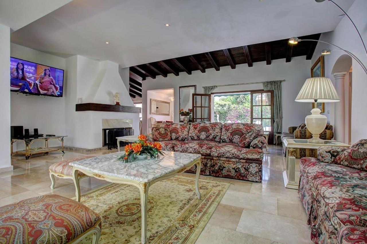 Exclusive Villa Las Palmeras Puerto Banus With Heated Private Swimming Pool, Marbella, Spain Extérieur photo