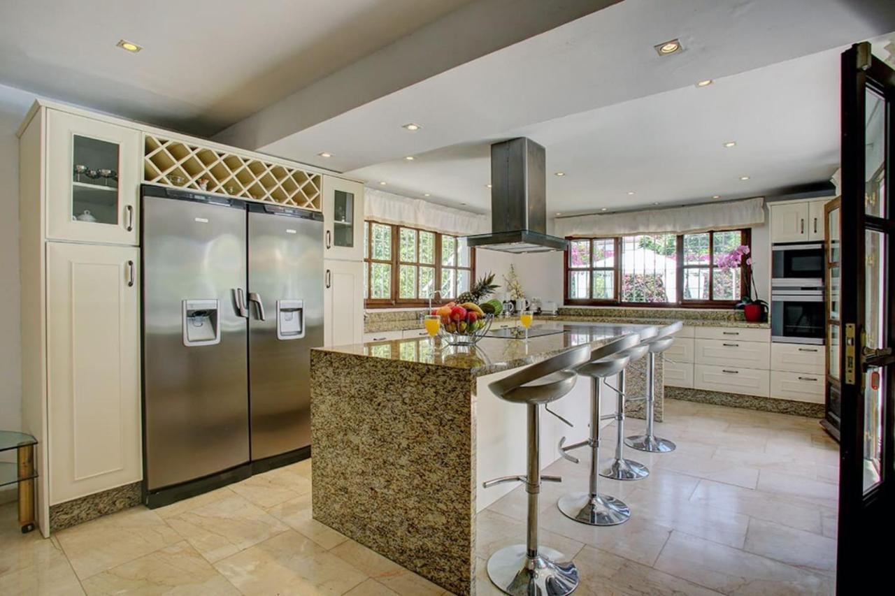 Exclusive Villa Las Palmeras Puerto Banus With Heated Private Swimming Pool, Marbella, Spain Extérieur photo